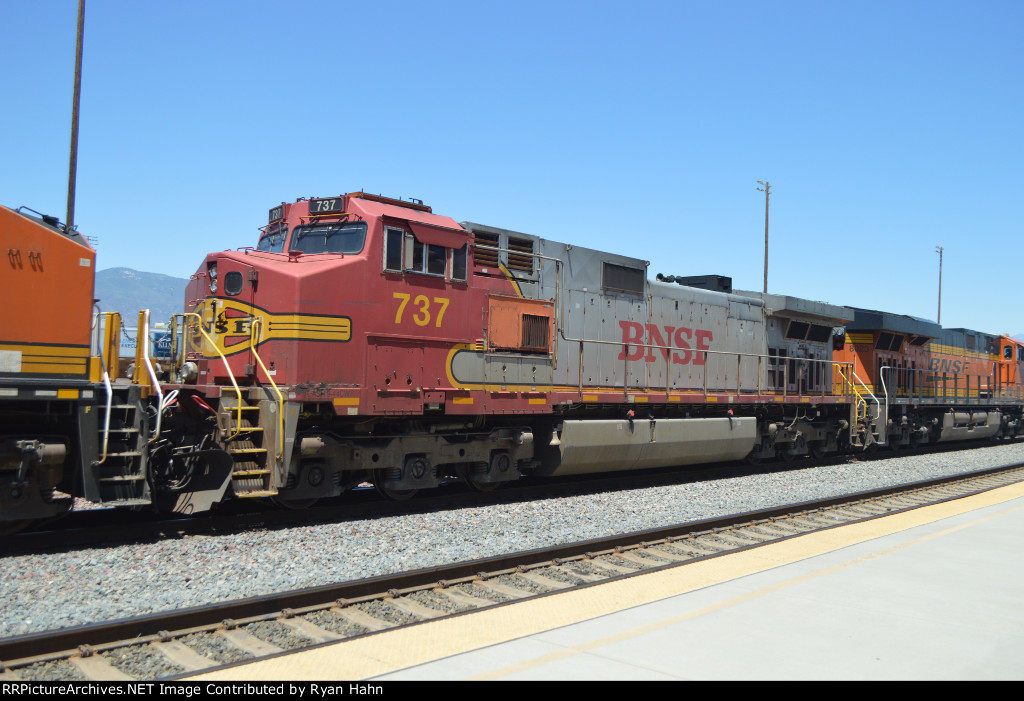 BNSF 737 Eastbound